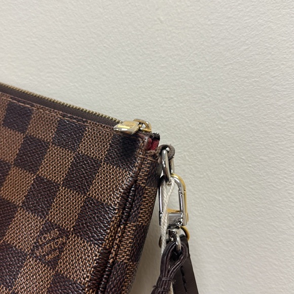 SOLD🔥🔥🔥AUTHENTIC Louis Vuitton Damier Ebene Pochette Crossbody Bag - Picture 13 of 16